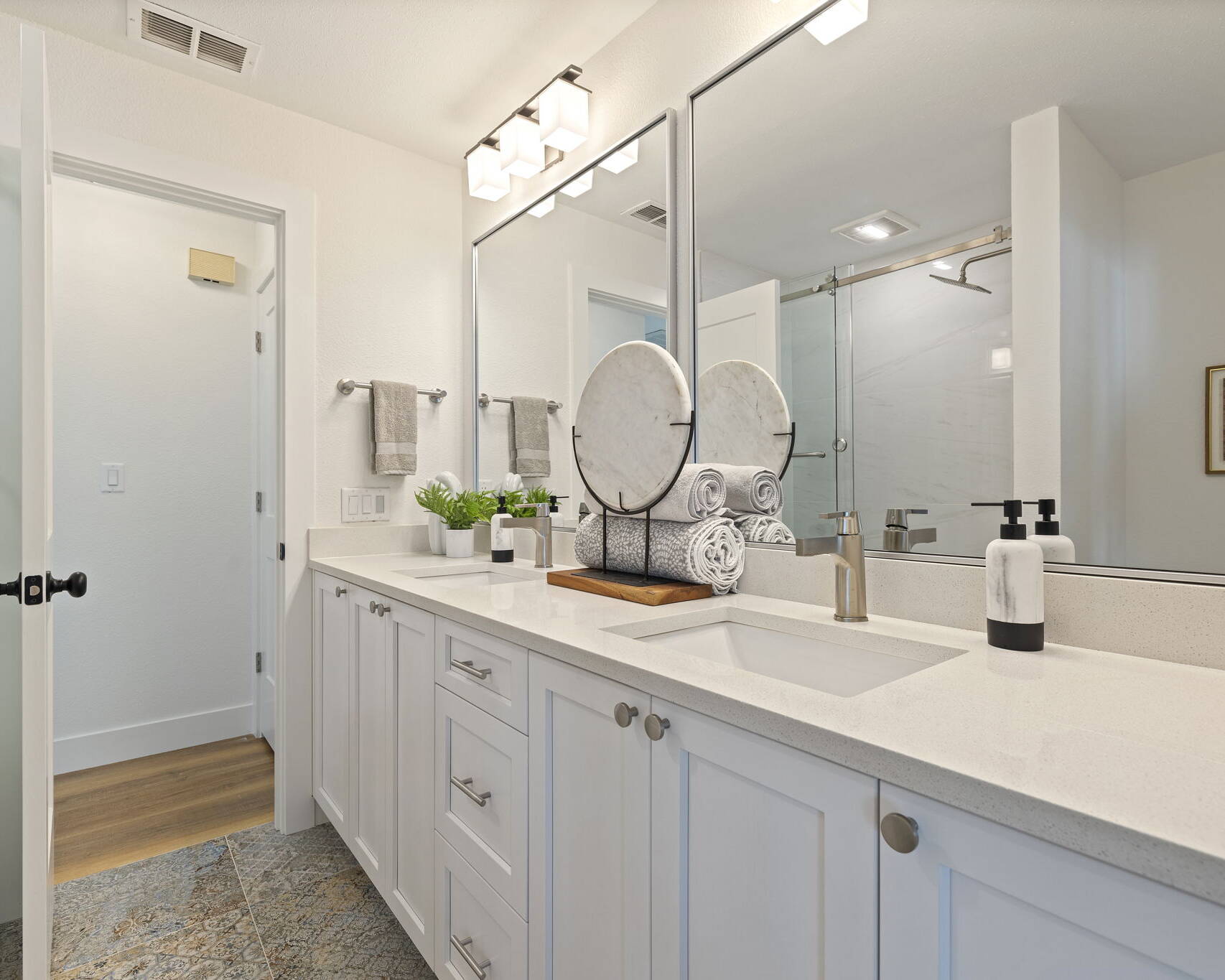 24-web-or-mls-AB3_6101 Tanglewood Dr NE-25