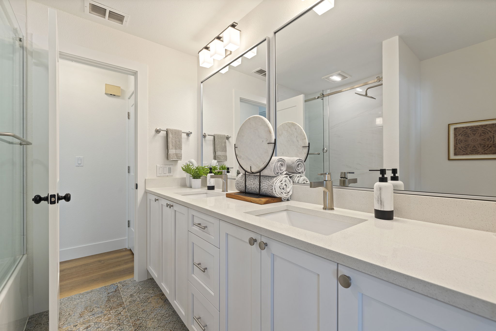 24-web-or-mls-AB3_6101 Tanglewood Dr NE-25